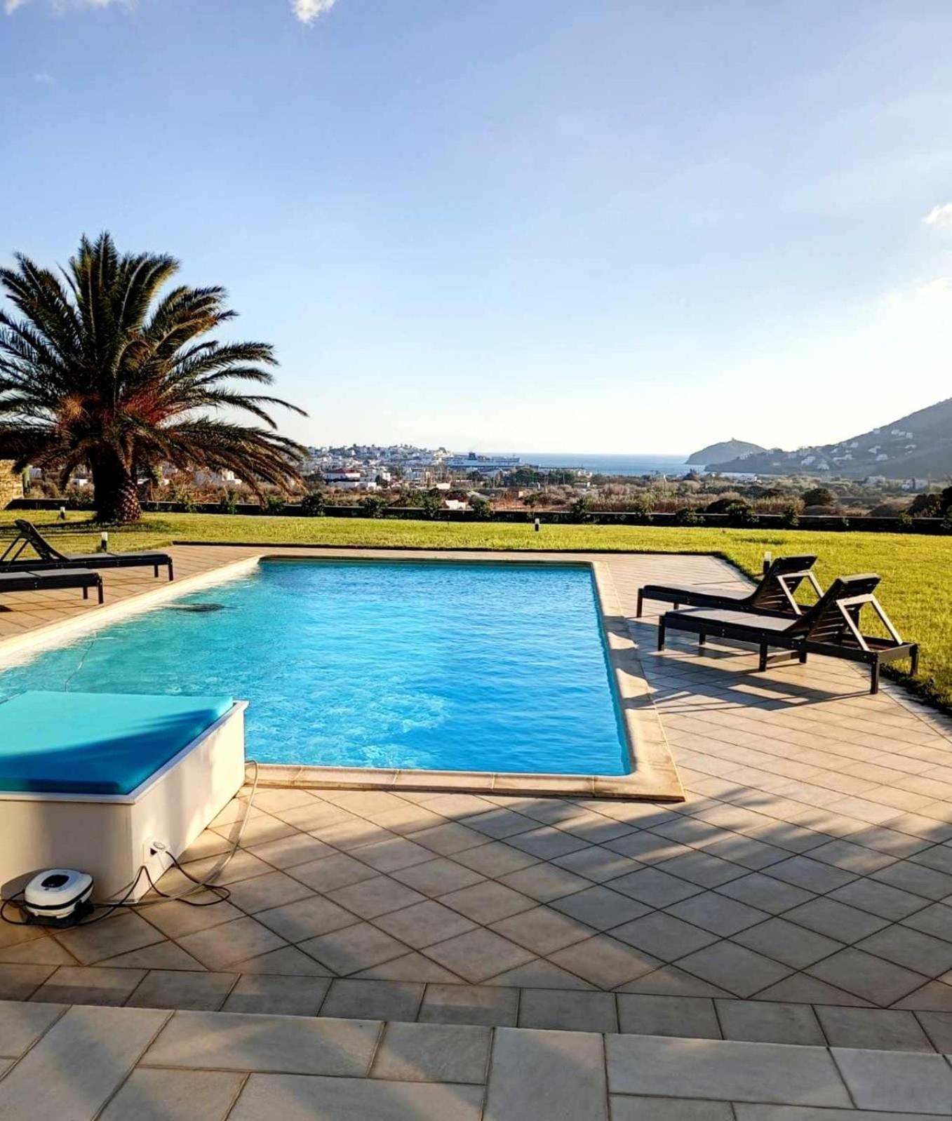 Andros, Beauty And Luxury - Private Pool 別墅 *